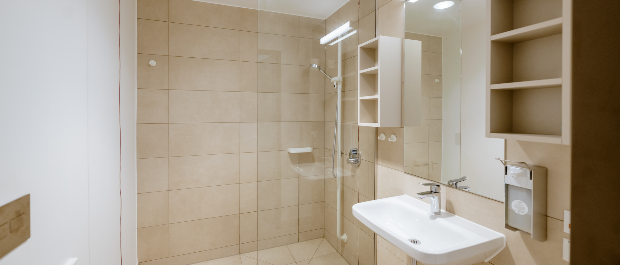 Station 13A Wöllershof Patientenbadezimmer (Frank Hübler | medbo)