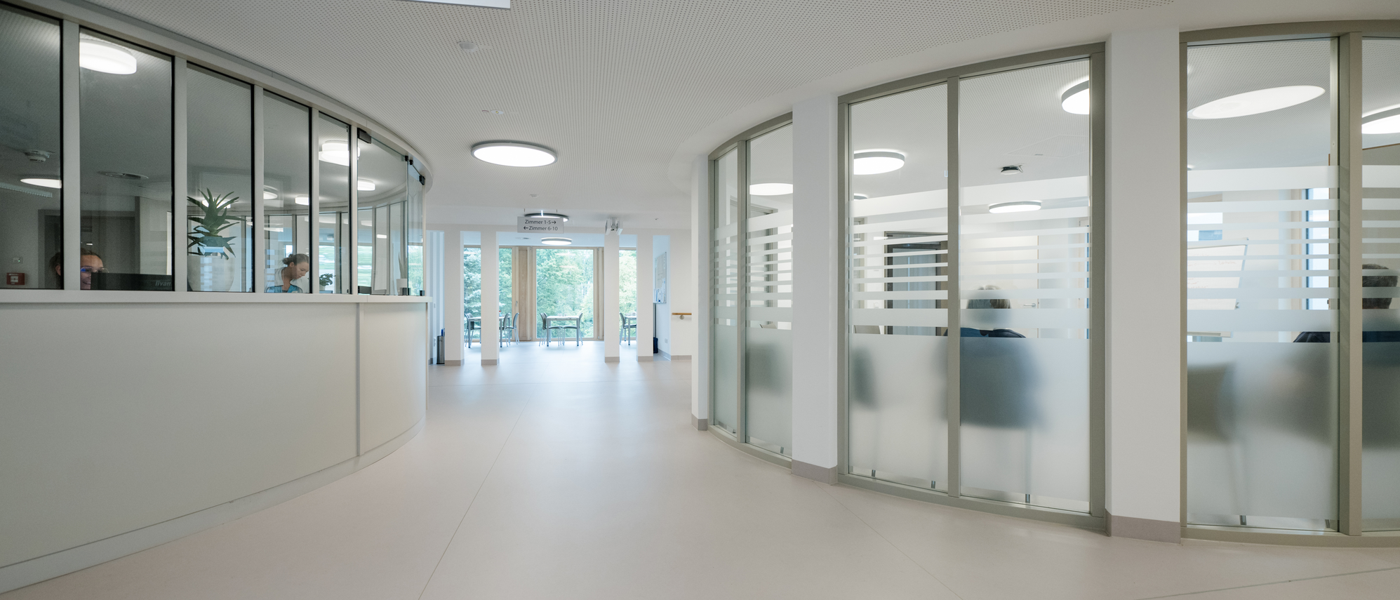 Station 13A Wöllershof Eingangsbereich mit Blick zum Speisesaal  (Frank Hübler | medbo)