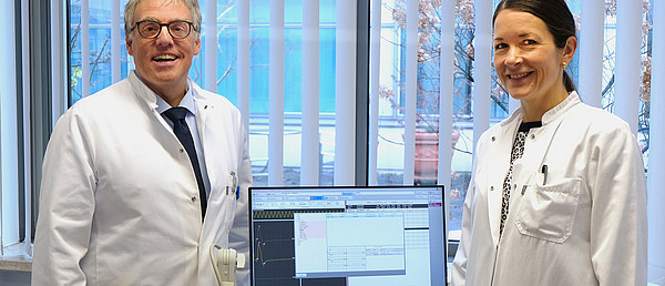 Dr. Annika Hartwig ärztliche Leitung des medbo MVZs Regensburg mit Prof. Ralf Linker, ärztlicher Direktor der neurologischen Kliniken der medbo und des UKR. medbo KU / Johannes Müller