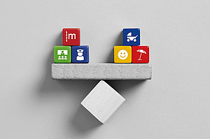 Waage mit Würfel (Cagkan Sayin | AdobeStock)