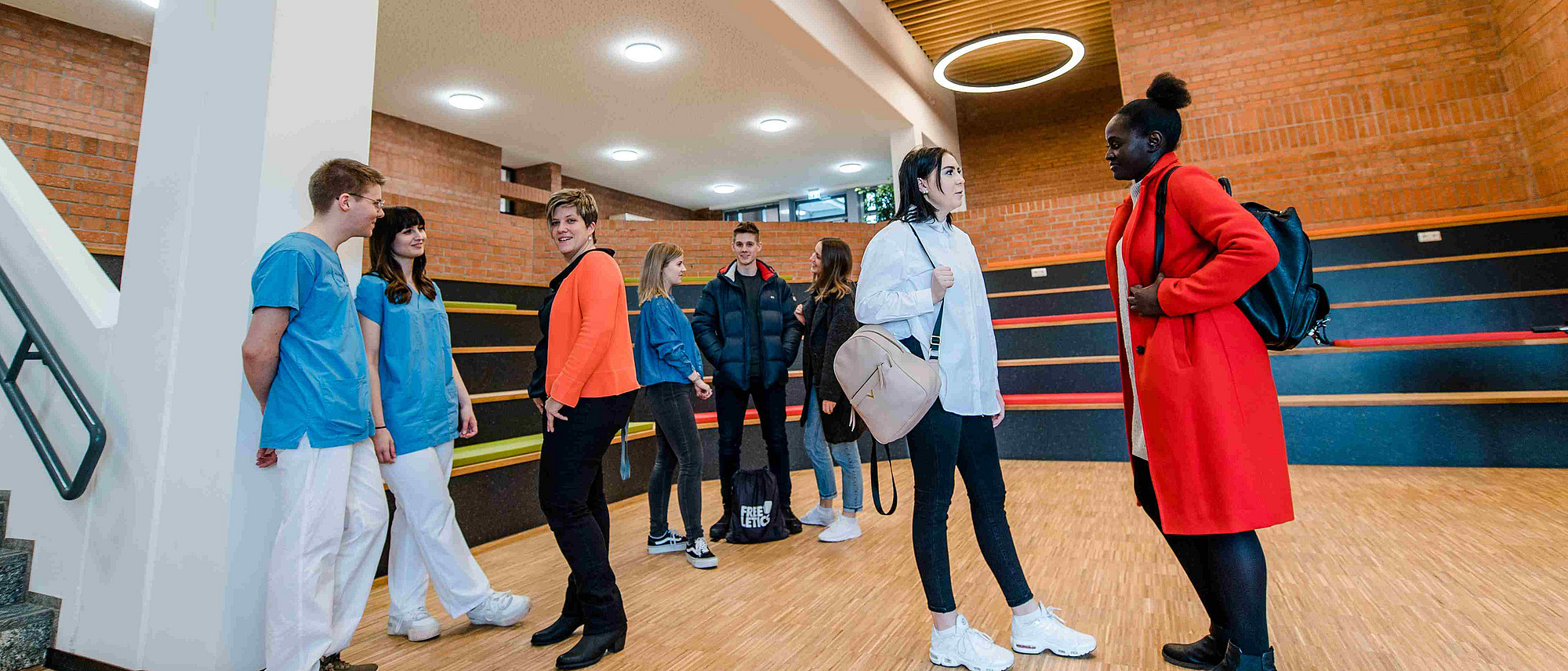 Aula Schülergruppe Pflegeschule (Frank Hübler I medbo)