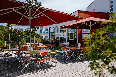 medbo Café zweitesLEBEN Regensburg Terrasse (Frank Hübler | medbo)