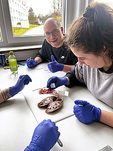 Schweineaugen sezieren medbo Pflegeschulen