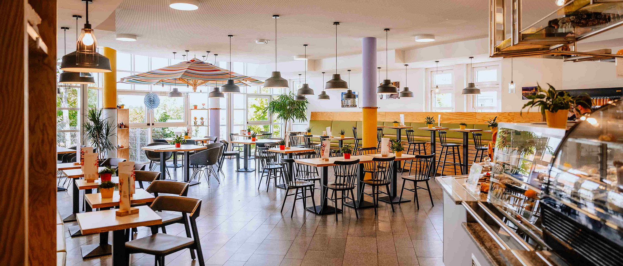 medbo Café zweitesLEBEN Regensburg Gastraum (Frank Hübler | medbo)